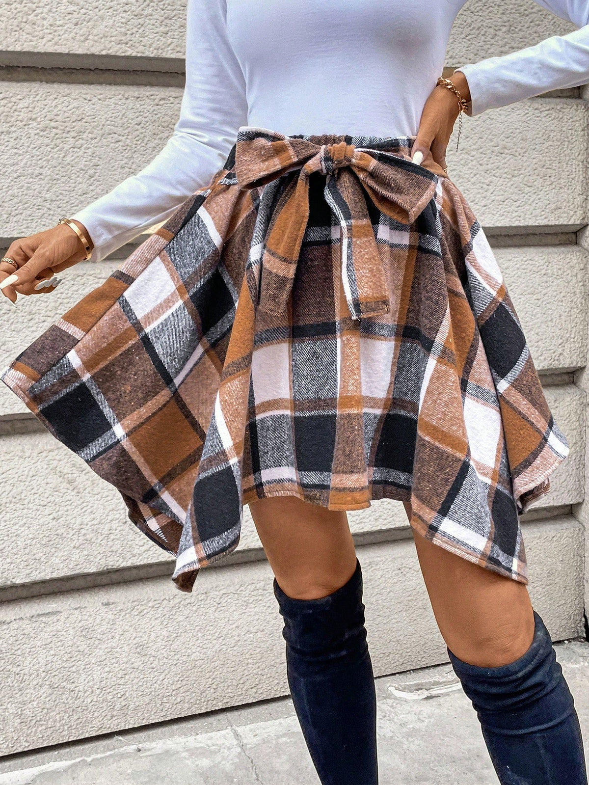 LUNE Women's Asymmetrical Hem Plaid Skirt
