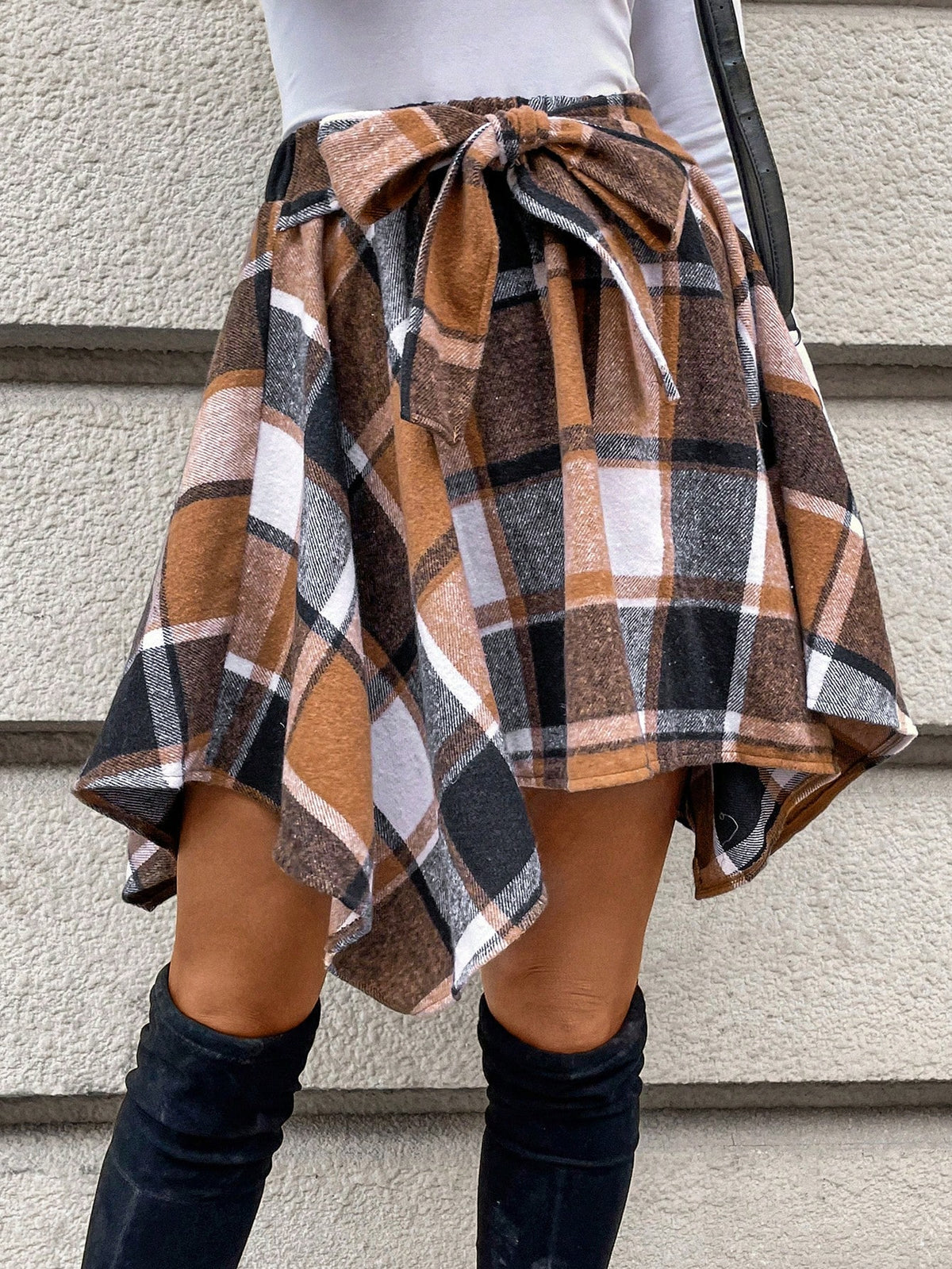 LUNE Women's Asymmetrical Hem Plaid Skirt