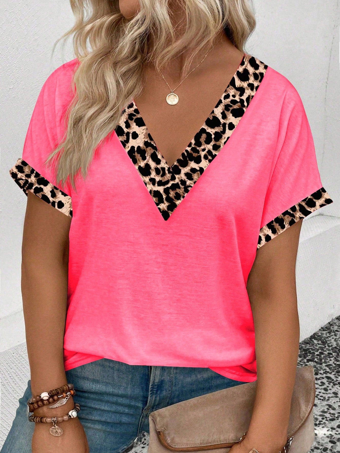 LUNE Women's Spring/Summer Casual V-Neck Short Sleeve Turnup Cuff, Curved Hem Leopard Print Plus Size T-Shirt