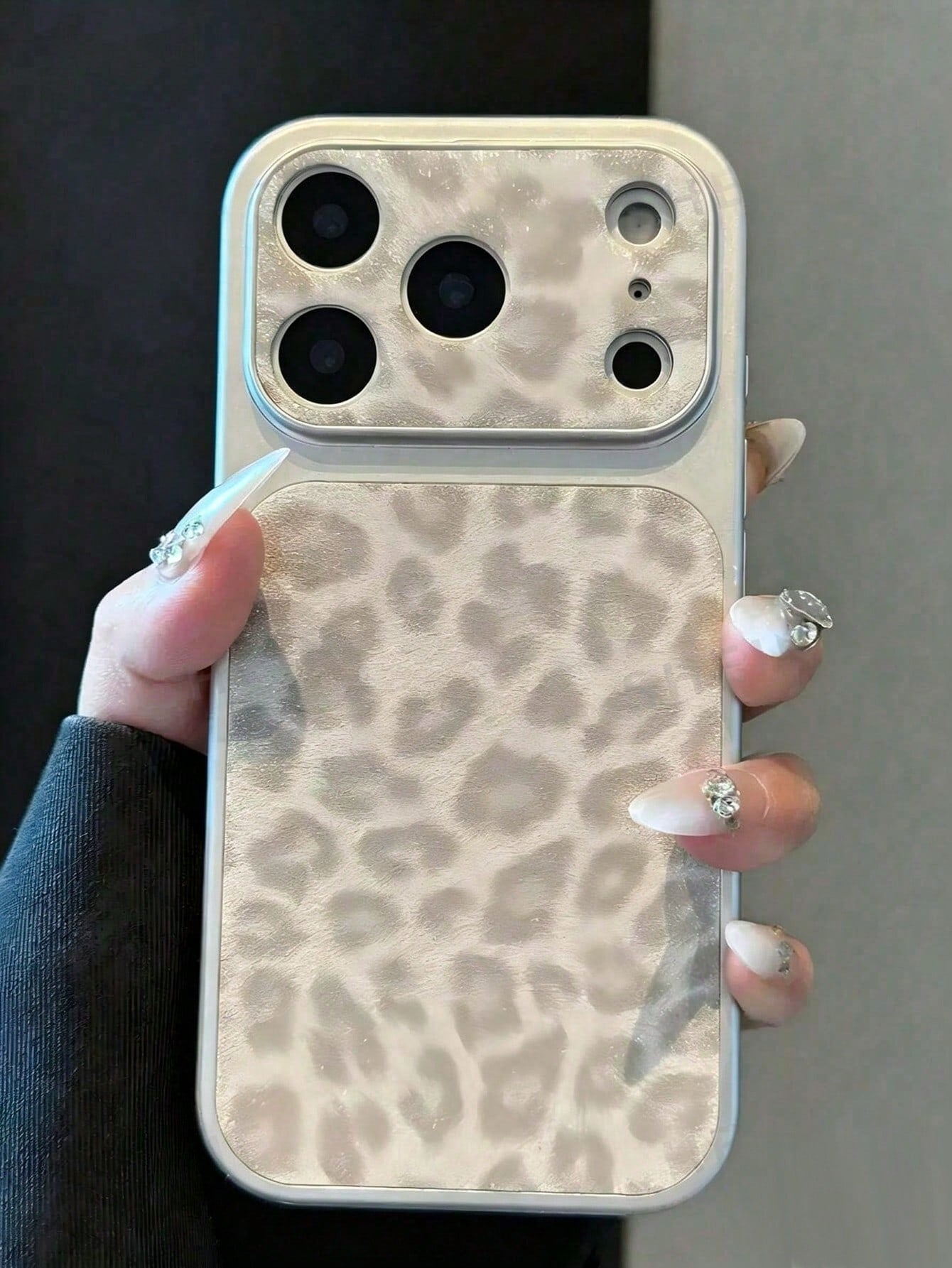 Luxury Leopard Print Lens Protection 17 Pro Max 16 15 14 Pro Max 13 12 11 Fashion Creative Personalized Instant Transformation 17 Phone Case