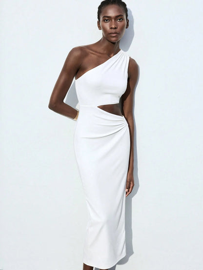Maija Spring/Summer New All-White Asymmetrical Shoulder Dress With Asymmetrical Cut, Metal Buckle Waist Decor, Non-See-Through Fabric, Elegant Modern Style For Women, Suitable For Evening Party, Carni