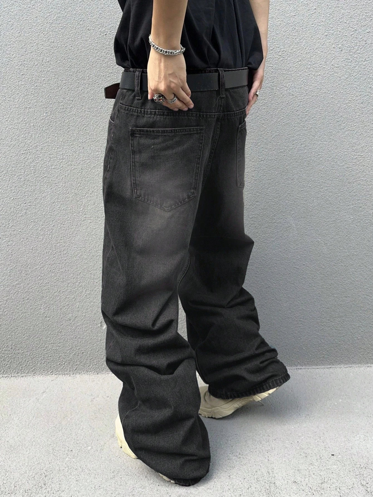 Manfinity EMRG Plus Size Men's Casual Pockets Straight Loose Fit Versatile Denim Jeans Hang Out Street Sport, Grunge