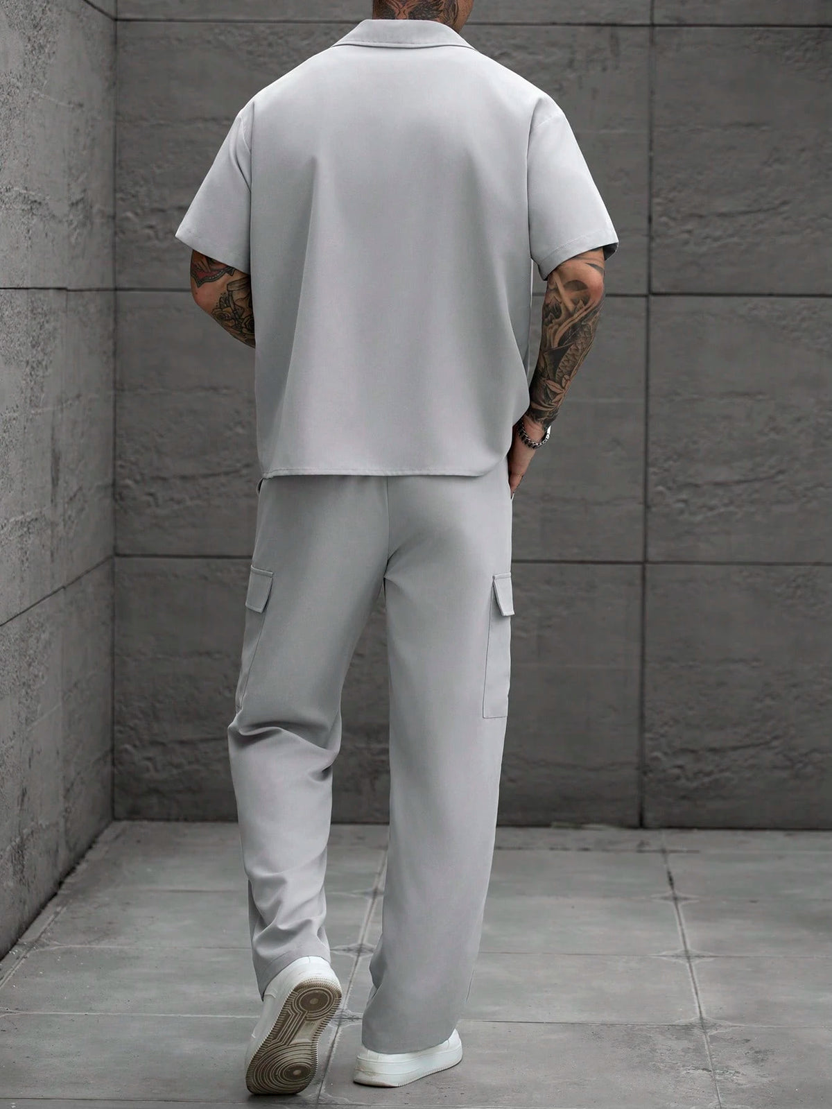 Manfinity Homme Men's Plus Size Light Gray Short Sleeve Shirt & Cargo Pants Set