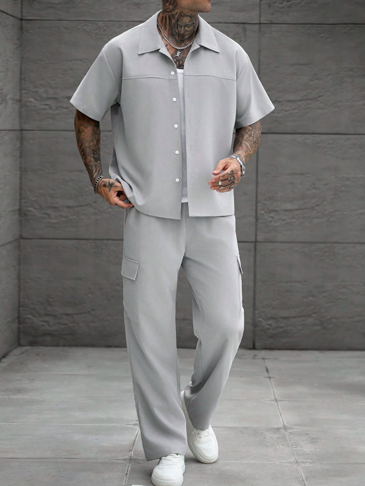 Manfinity Homme Men's Plus Size Light Gray Short Sleeve Shirt & Cargo Pants Set