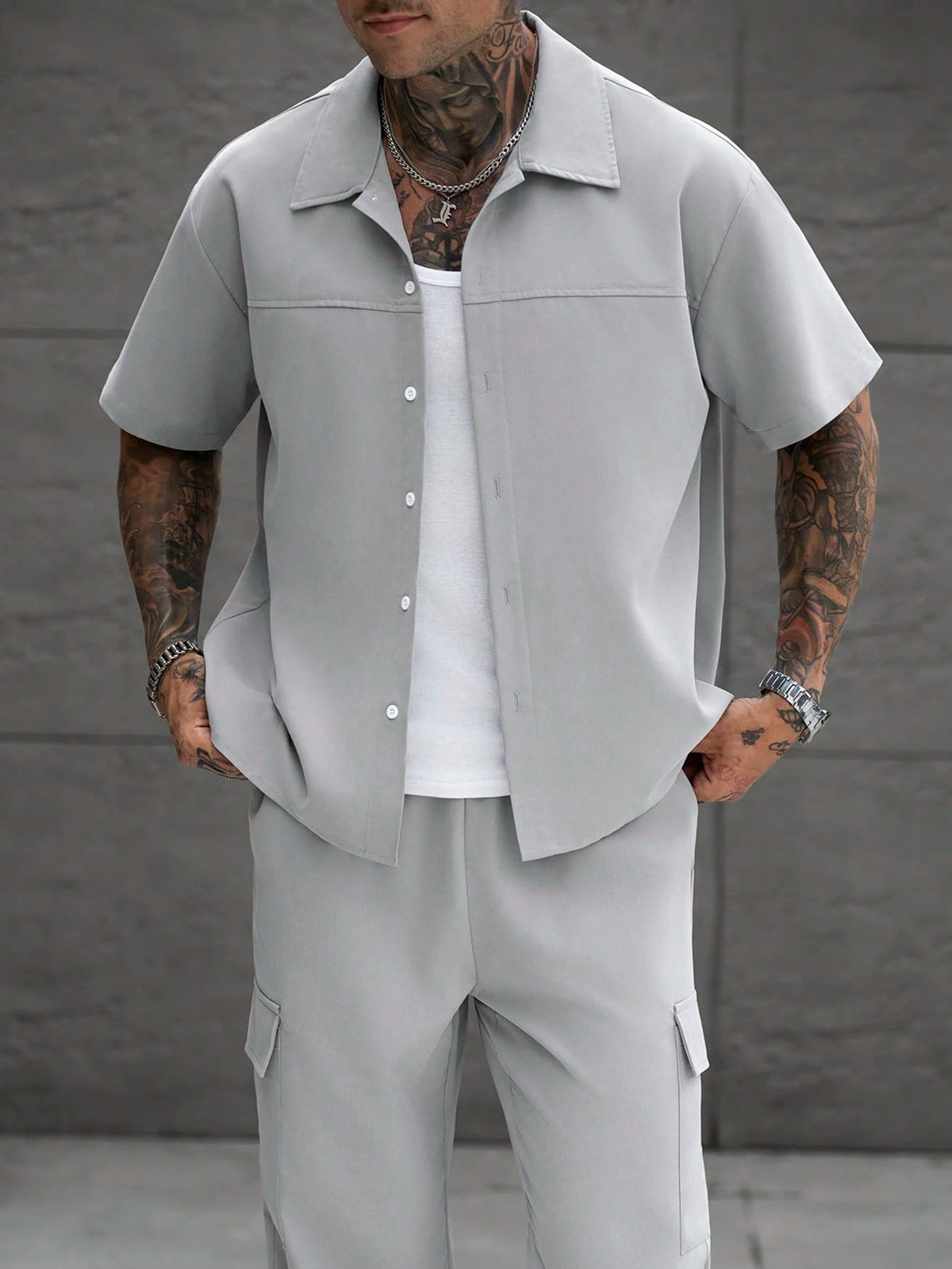 Manfinity Homme Men's Plus Size Light Gray Short Sleeve Shirt & Cargo Pants Set