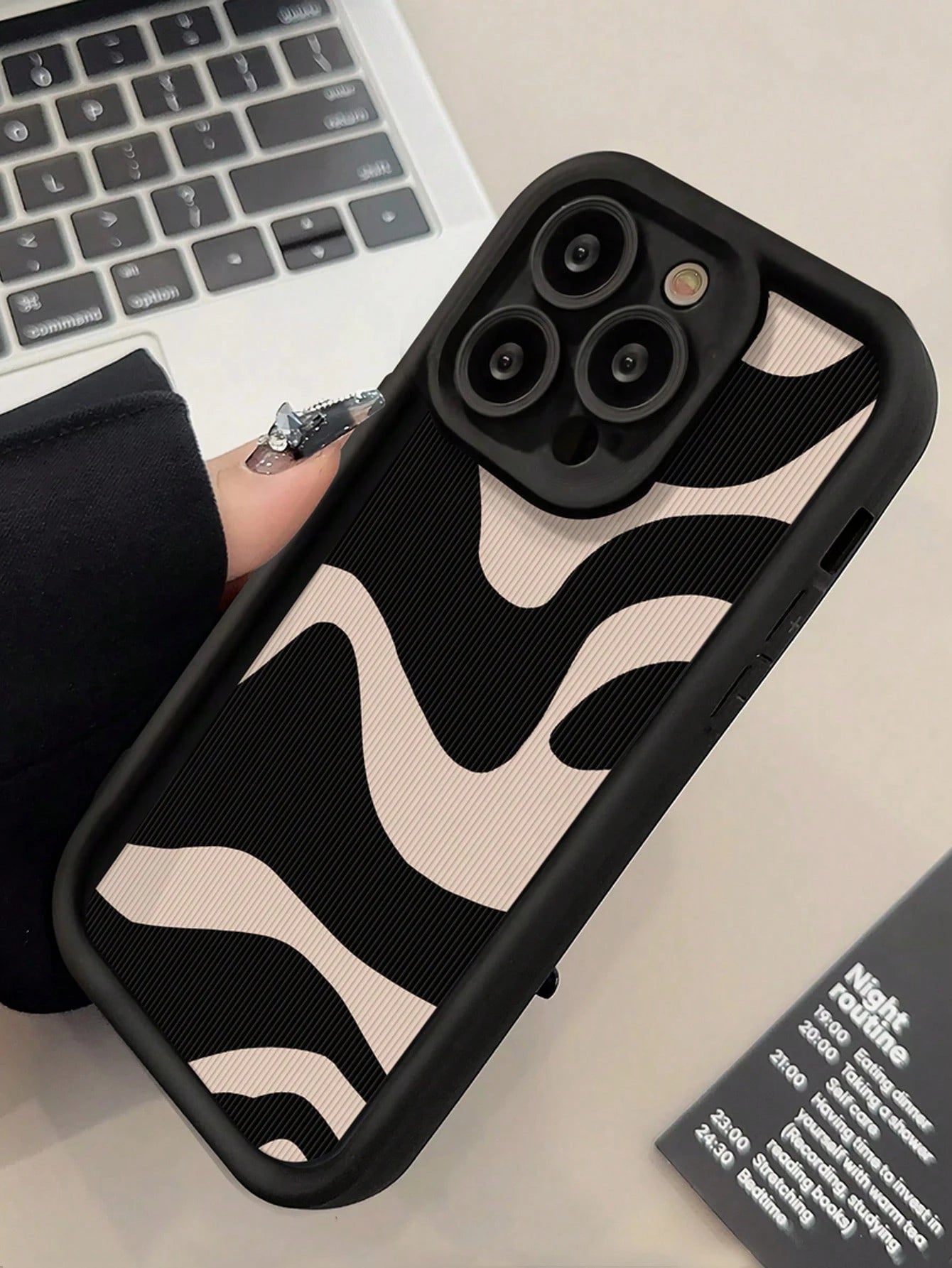 Minimalist Luxury Black Zebra Print Beige Zebra Print Textured Fashion Phone Cases Wrist Strap Compatible With IPhone 17 Pro Max/17 Pro/17 Air/17/16 Pro Max/16/16 Pro/16 Plus/16e/15/15 Plus/15 Pro/15