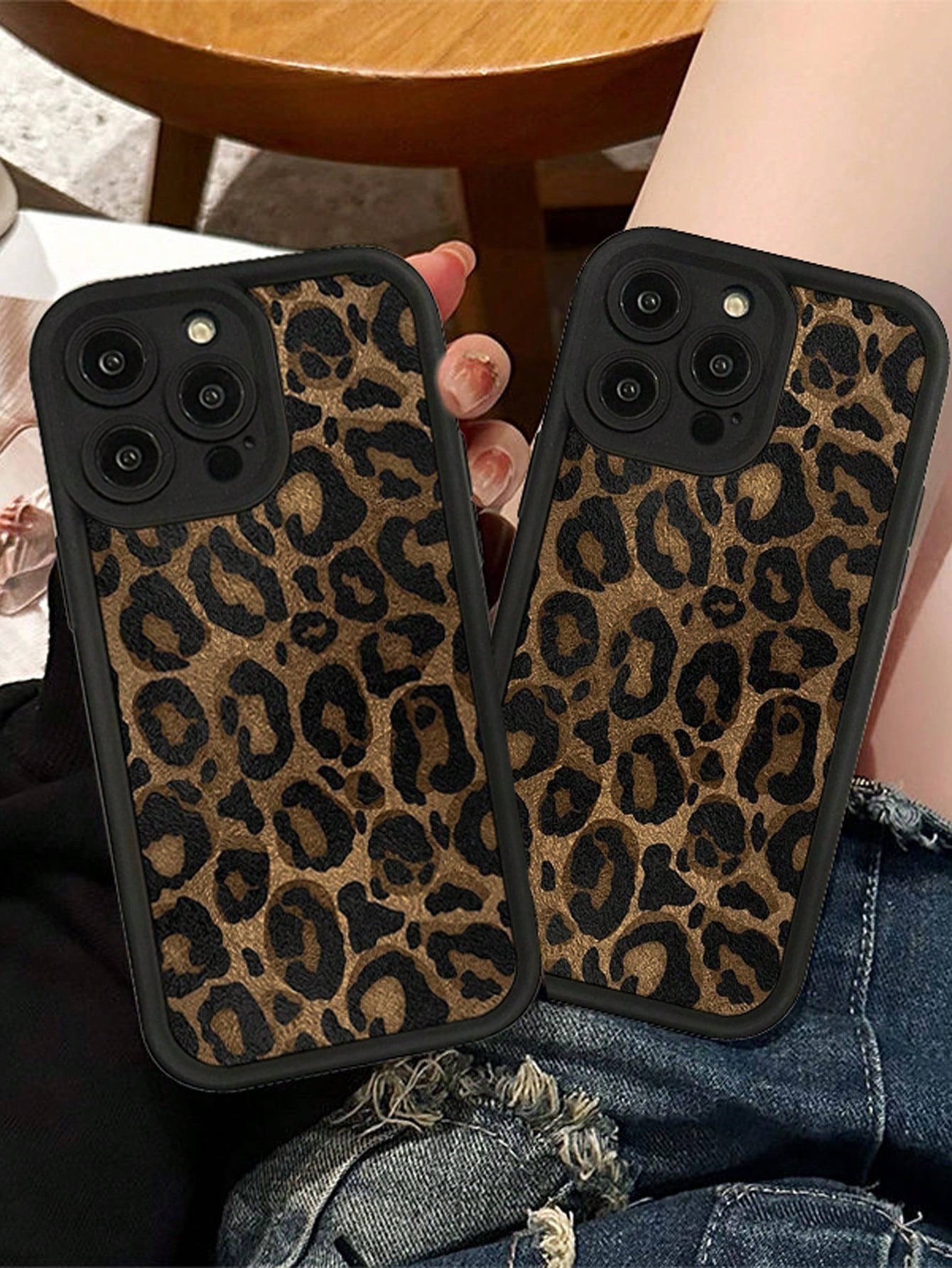Minimalist Luxury Black Zebra Print Beige Zebra Print Textured Fashion Phone Cases Wrist Strap Compatible With IPhone 17 Pro Max/17 Pro/17 Air/17/16 Pro Max/16/16 Pro/16 Plus/16e/15/15 Plus/15 Pro/15