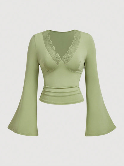 MOD Plus Size Autumn V-Neck Lace Trim Bell Sleeve Cropped Fitted T-Shirt, Spring/Summer, Sweet Girl Style, Casual Daily Commute