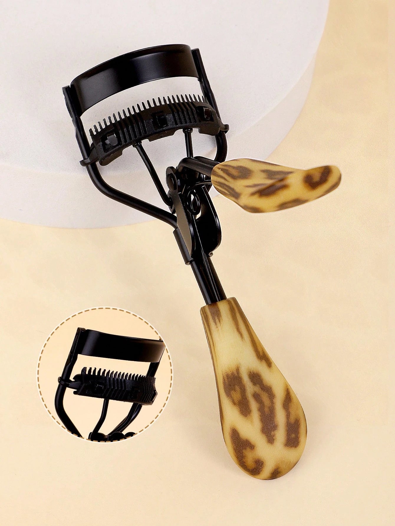 MONKIDS 1pc Portable Eyelash Curler With Silicone Pad, 1pc Black Eyelash Curler With Comb, Long-Lasting Shaping, Eyelash Lifting, Big Eyes, Suitable For Daily Makeup Eyelash Curling,Makeup,Cheap,Room
