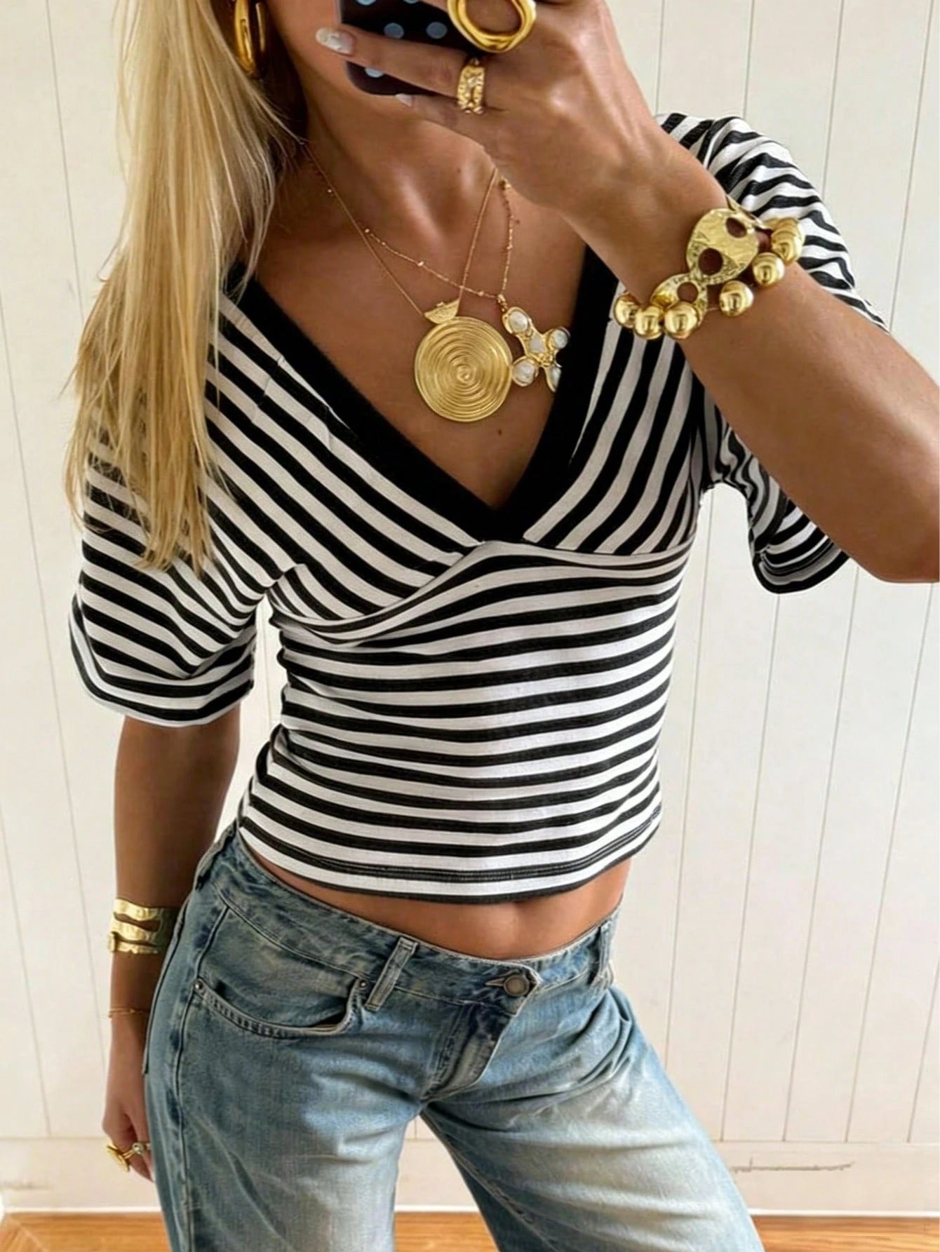 New Arrival Fashion Striped V-Neck T-Shirt, Contrast Color Striped Knit Fabric, Casual Tee For Spring/Summer, Preppy Style