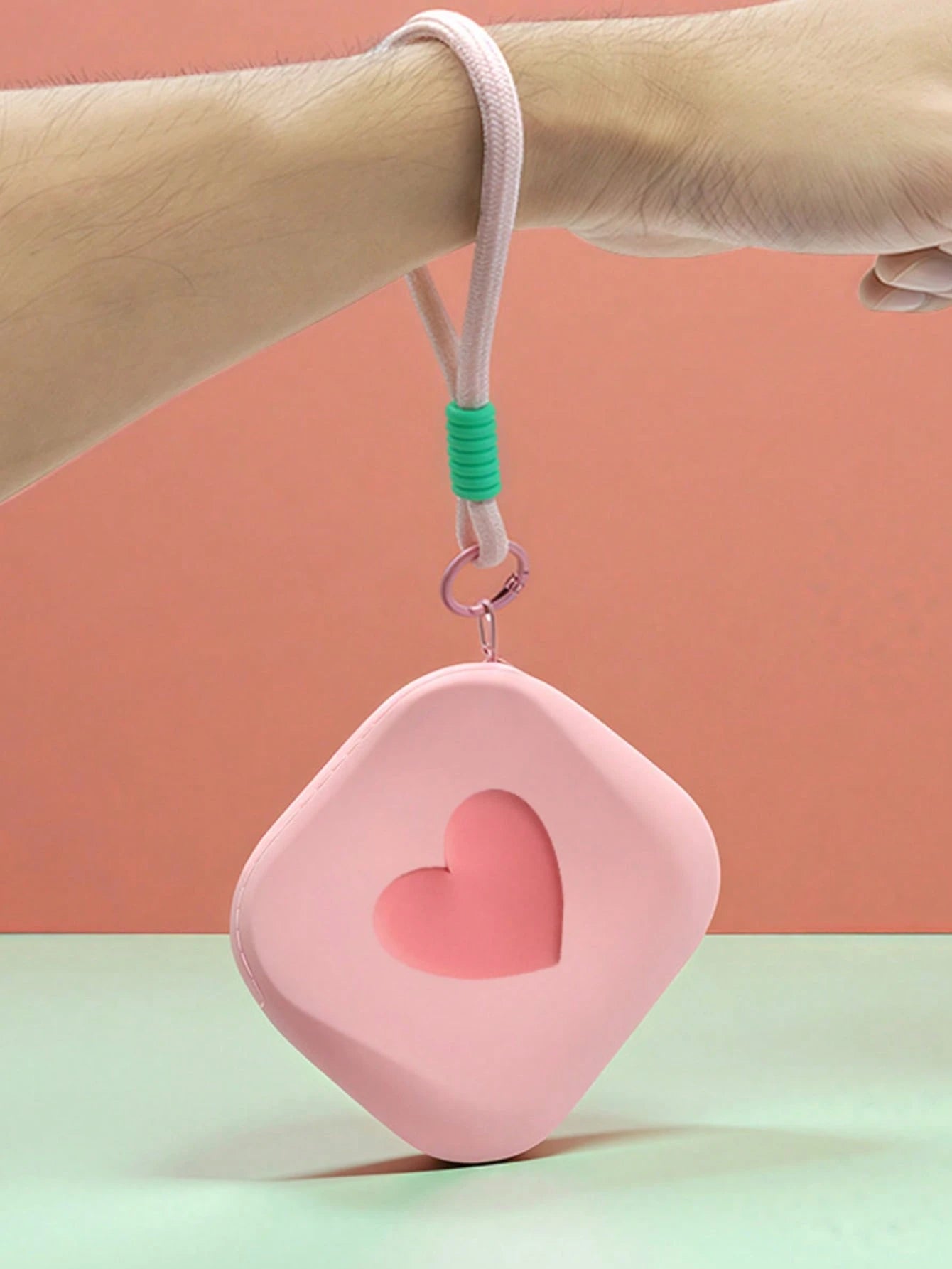 New Heart-Shaped Small Square Pouch, Coin Purse, Lipstick Case, Card Holder, Bluetooth Earphone Storage Bag, Handheld Soft Silicone Card Key Coin Purse, Multi-Function Waterproof Silicone Storage Pouc