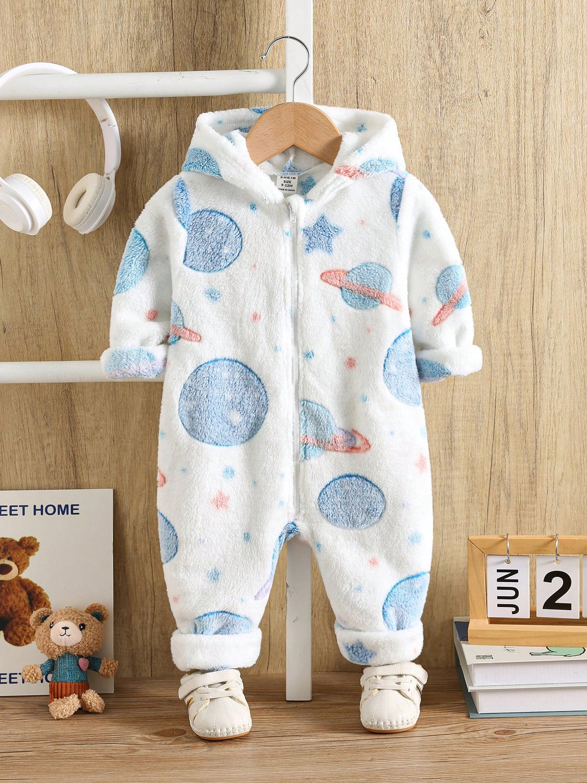 Newborn Baby Boy/Girl Cute Cartoon Star Pattern Fluffy Hooded Long Sleeve Jumpsuit, Suitable For Autumn/Winter Outings And Home Wear