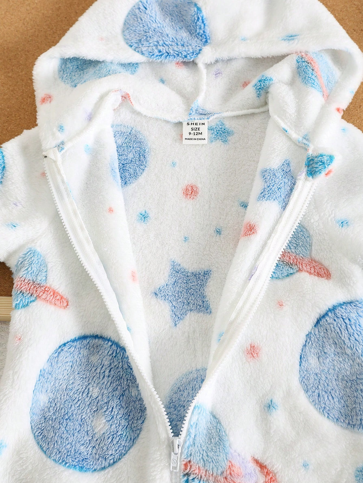 Newborn Baby Boy/Girl Cute Cartoon Star Pattern Fluffy Hooded Long Sleeve Jumpsuit, Suitable For Autumn/Winter Outings And Home Wear
