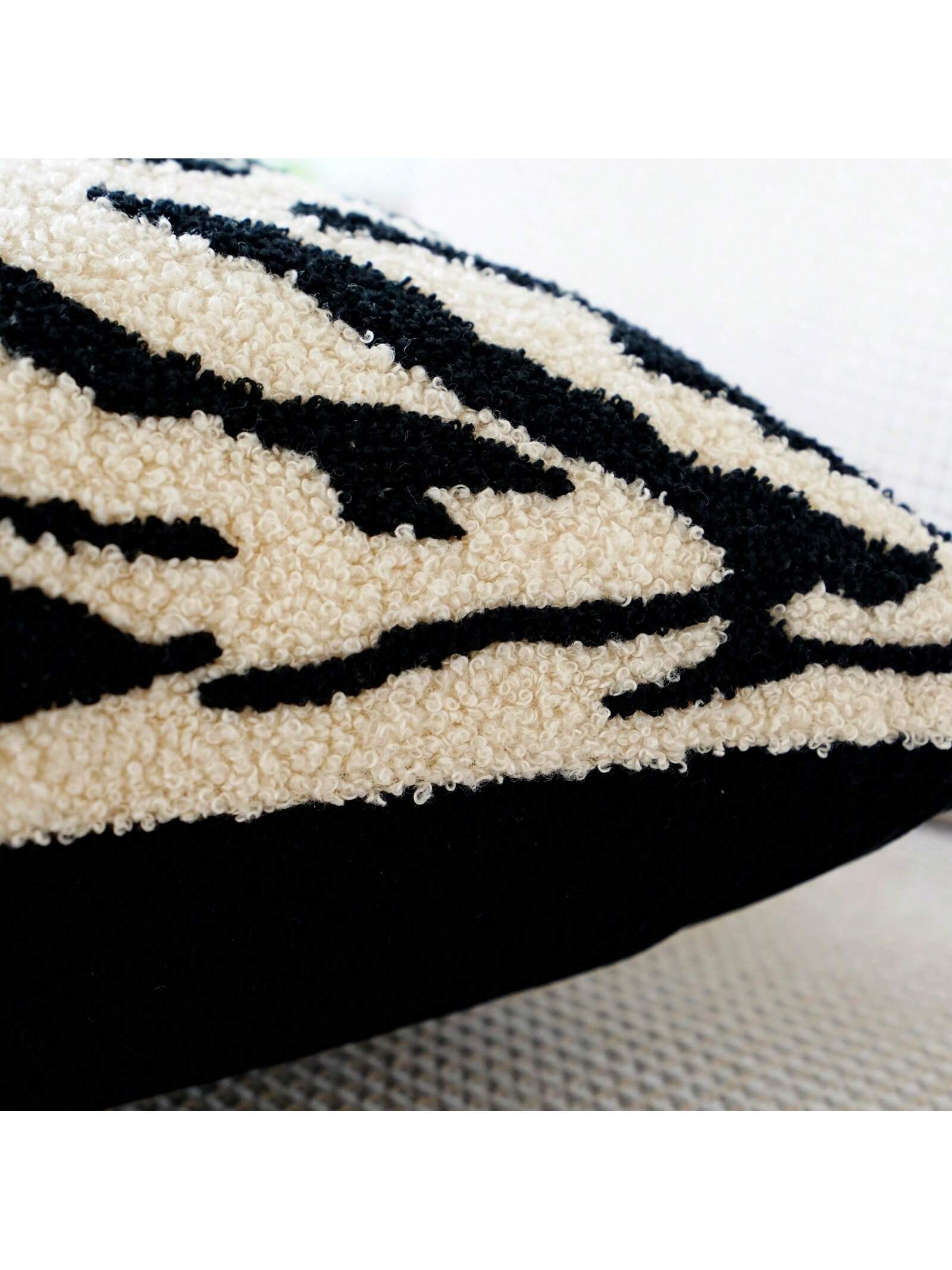 One Embroidered Tiger Pattern Pillow Cover, Light Luxury Decorative Pillowcase For Living Room Bed Sofa Cushion Back Pillow Cover
