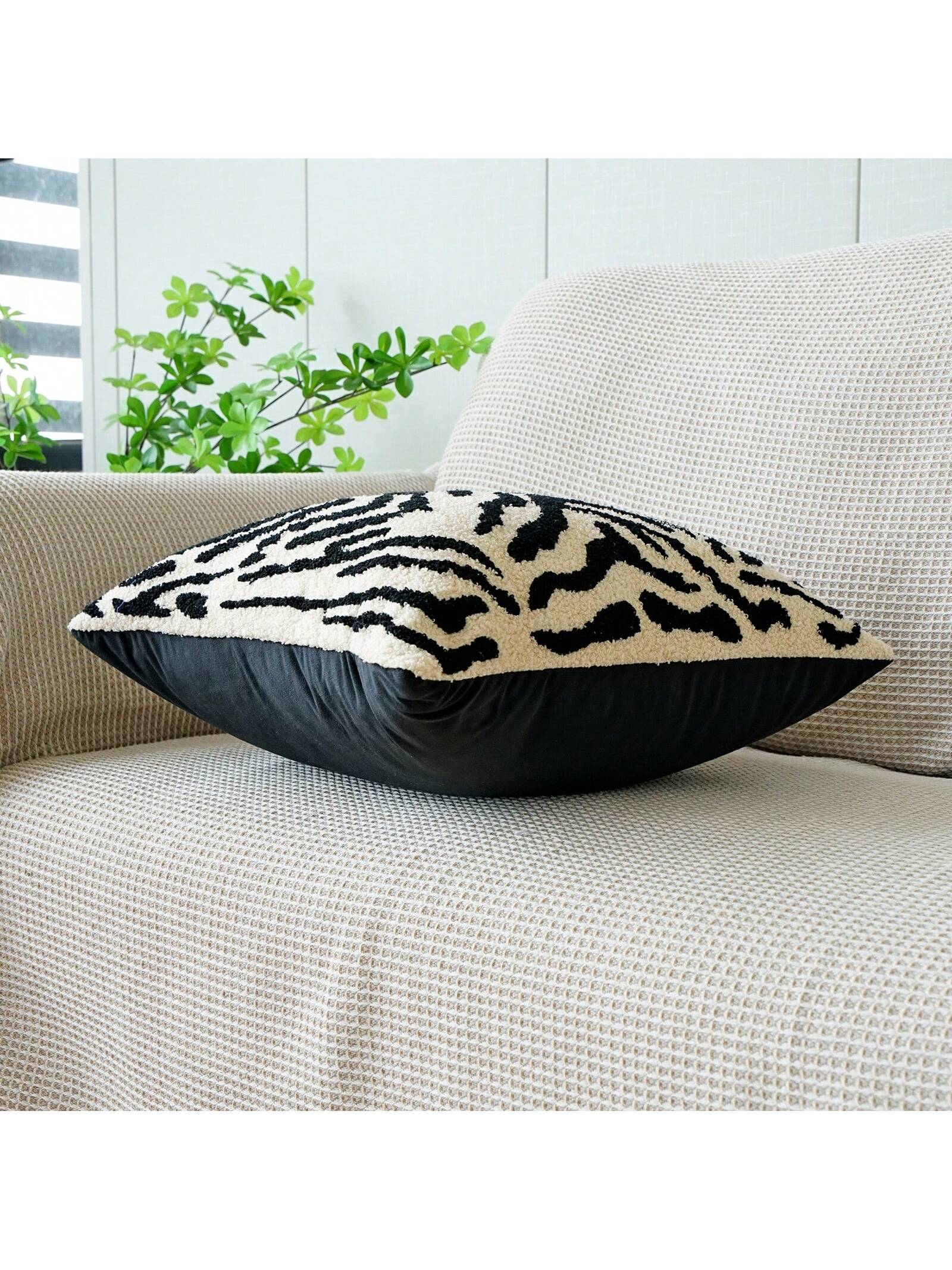 One Embroidered Tiger Pattern Pillow Cover, Light Luxury Decorative Pillowcase For Living Room Bed Sofa Cushion Back Pillow Cover
