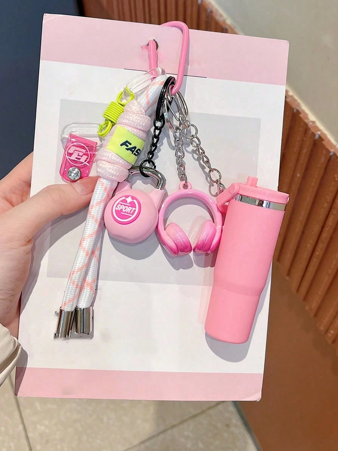 [Original Handmade] Mini Water Bottle Keychain, Braided Rope Keychain/Wrist Accessory, 3D Earphone Accessory, Car Key Anti-Loss Chain, Exquisite Girls Earphone Decoration, Women's Summer Charm Bag Pen