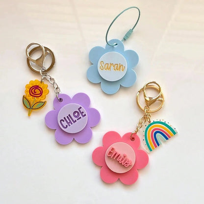 Personalized Daisy Acrylic Keychain, Customized Name Bag Charm & Flower Backpack Pendant, Suitable For School, Daycare, Travel, Unique Commemorative Gift For Girls