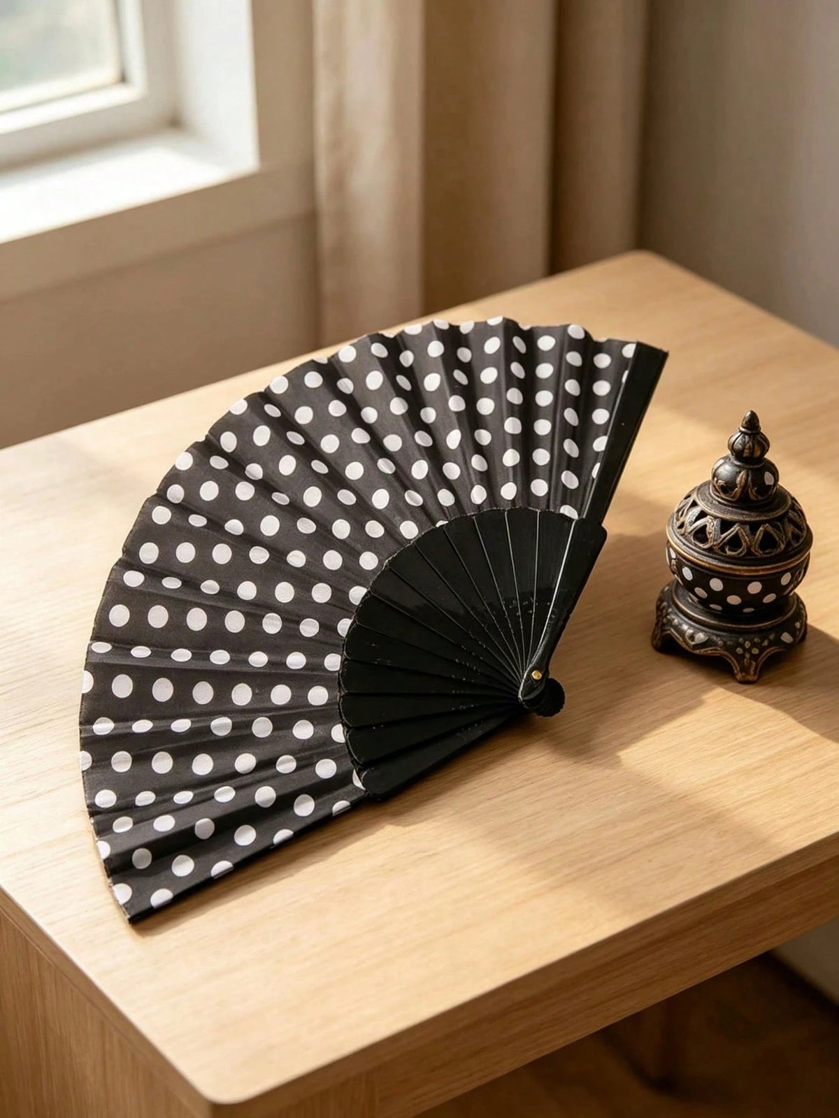 Polka Dot Hand Fan, Lightweight And Foldable, Suitable For Summer Daily Use. It Can Be Used As A Beach Landscape And Daily Outfit Aesthetic Photography Prop, And Also A Fashionable Cooling Accessory.
