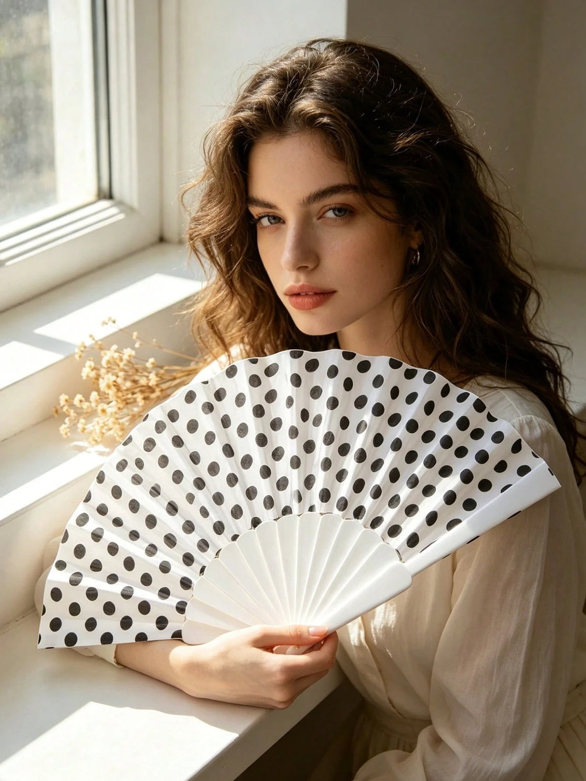 Polka Dot Hand Fan, Lightweight And Foldable, Suitable For Summer Daily Use. It Can Be Used As A Beach Landscape And Daily Outfit Aesthetic Photography Prop, And Also A Fashionable Cooling Accessory.