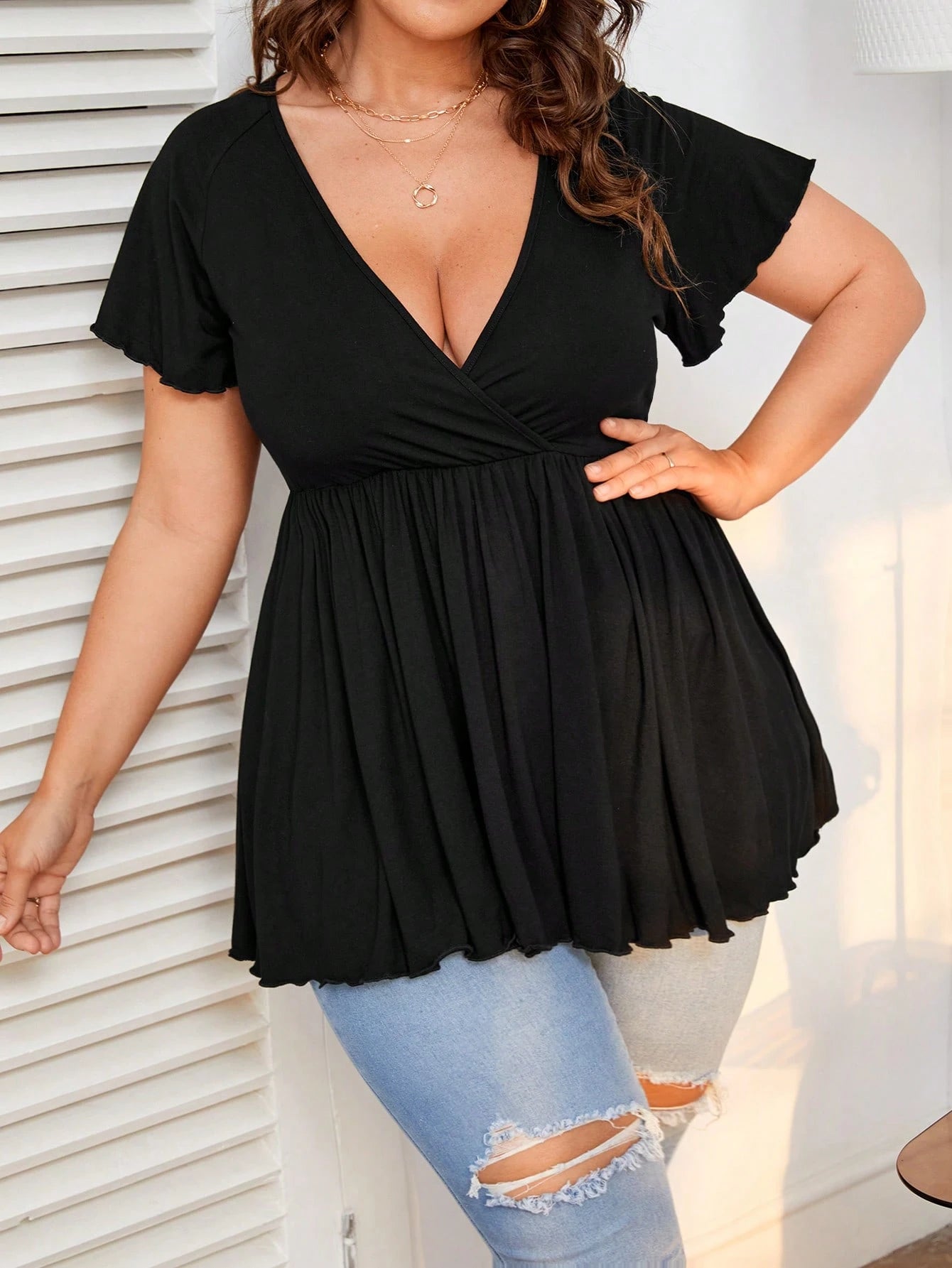 Privé Plus Lettuce Trim V Neck Tee