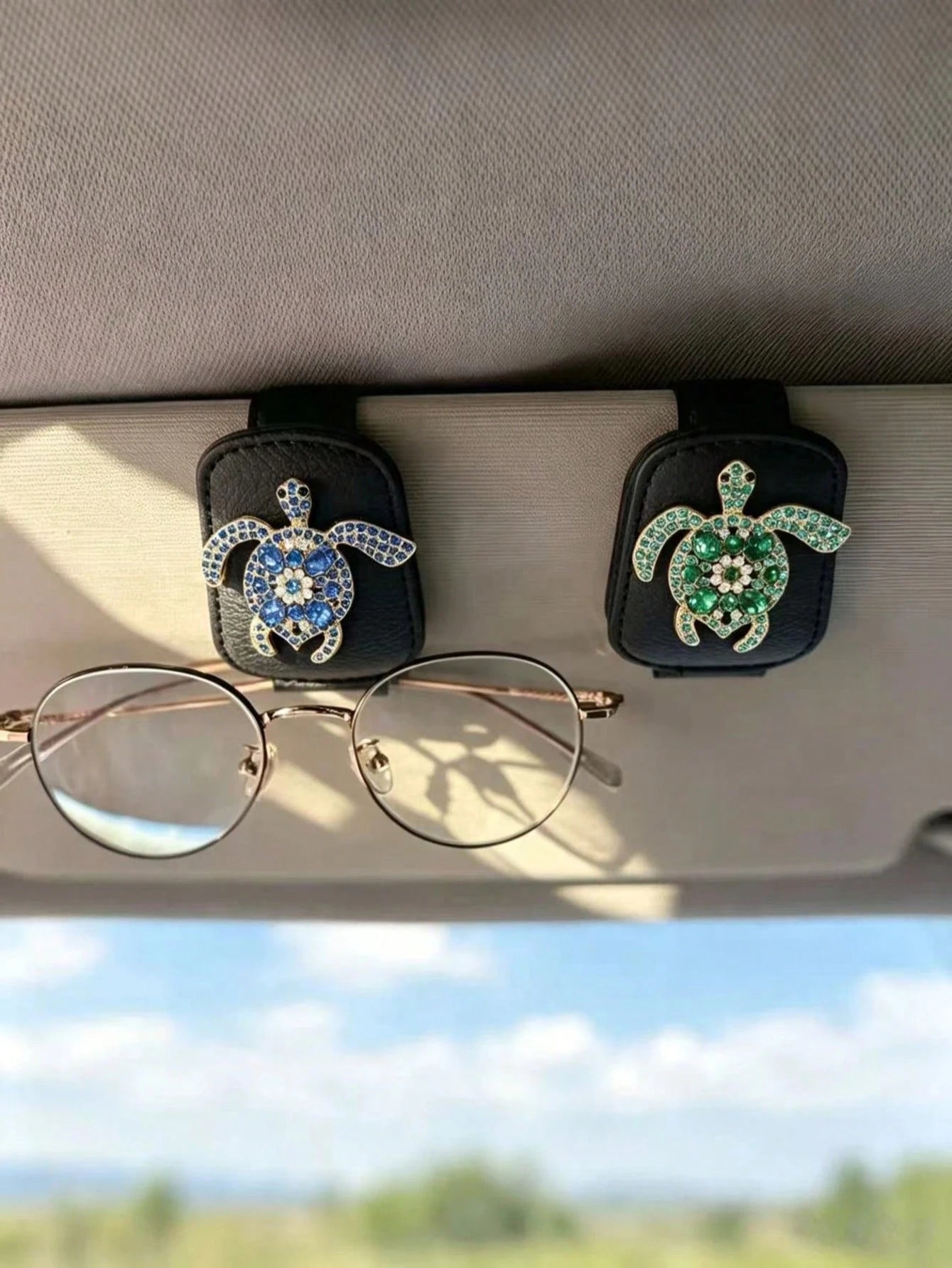 Rhinestone Turtle Car Fashion Glasses Clip, Blue & Green Diamond Sea Turtle Black Leather Sun Visor Fashion Glasses & Ticket Holder, Luxury Ocean Style Car Interior Accessory, Car Fashion Glasses & Pa