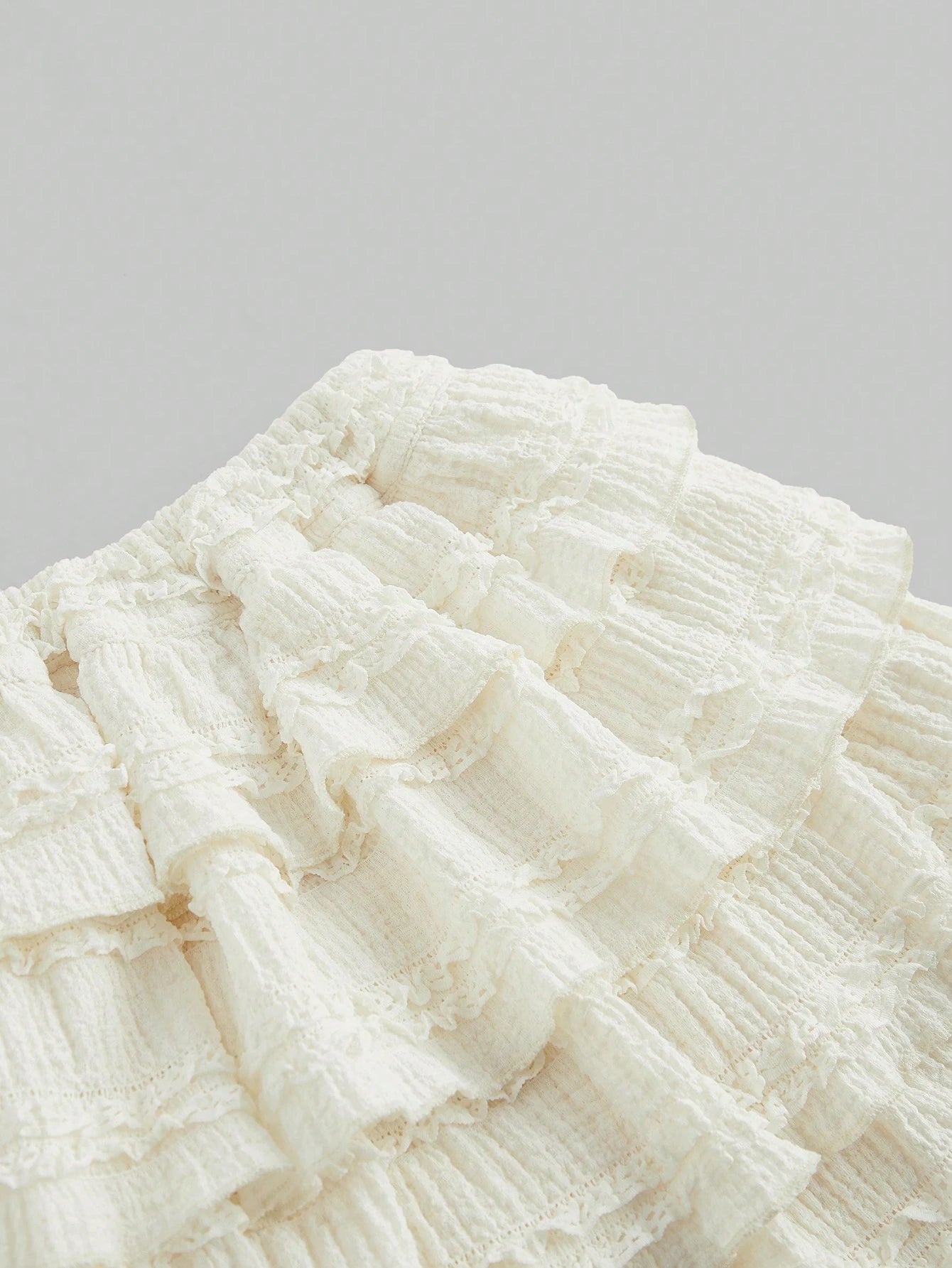 ROMWE Kawaii White Y2K Textured Fabric Sweet Cake Hem Spliced Women's Low Waist Mini Skirt, Versatile Skirt For Multiple Occasions, Autumn/Winter
