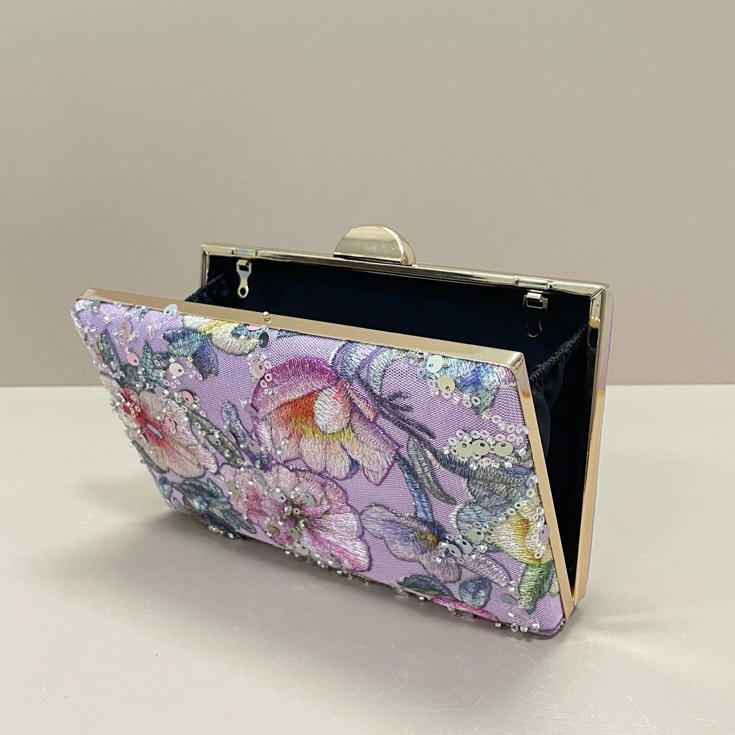 Sequin Embroidered Floral Clutch Bag, Women's Fashion Sequin Patchwork Handbag, Party Evening Bag, Random Cut, Suitable For Women, Suitable For Party, Wedding, Prom, Vacation. Ideal For Party, Wedding