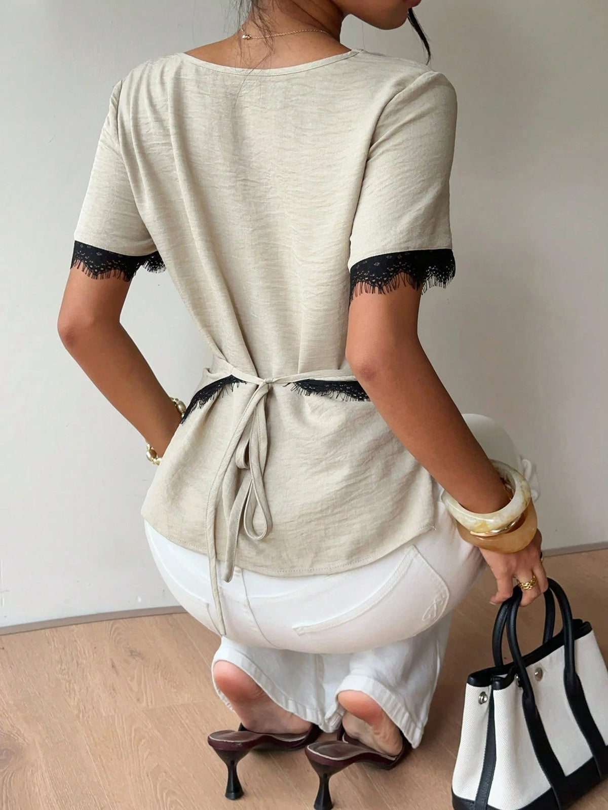 Siren Gaze Women's Short-Sleeved Top With Irregular Lace Trim, Made Of Lightweight And Flowing Linen Fabric, Versatile For Commuting Elegant Brunch Beige