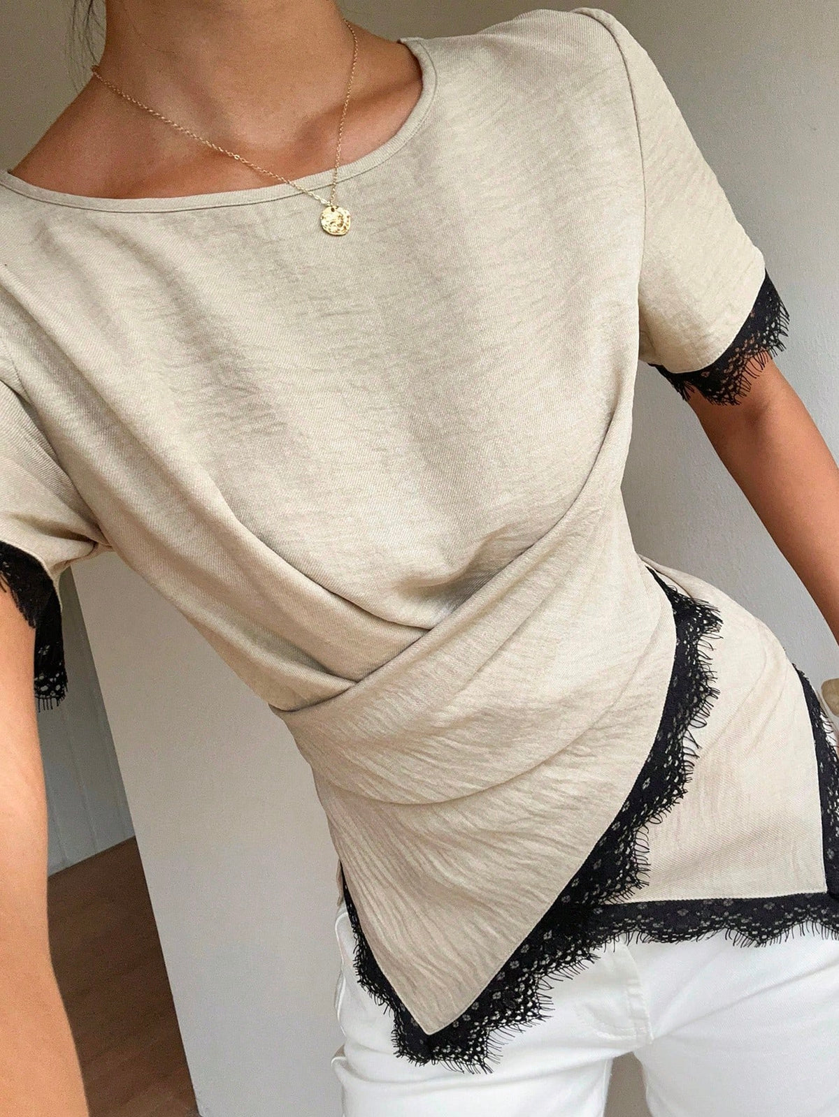 Siren Gaze Women's Short-Sleeved Top With Irregular Lace Trim, Made Of Lightweight And Flowing Linen Fabric, Versatile For Commuting Elegant Brunch Beige