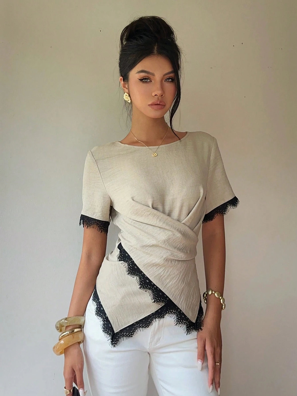 Siren Gaze Women's Short-Sleeved Top With Irregular Lace Trim, Made Of Lightweight And Flowing Linen Fabric, Versatile For Commuting Elegant Brunch Beige