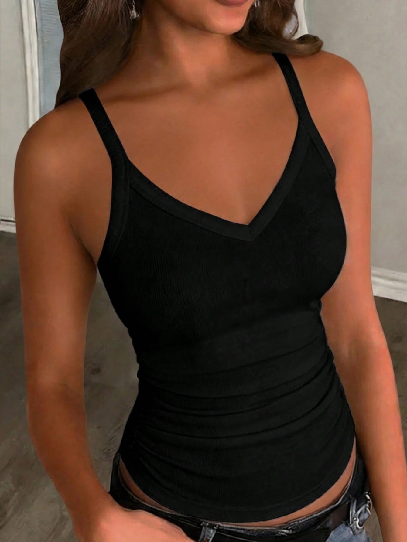 Slaydiva 2 Packs Black & White Fitted V-Neck Plus Size Women's Cami Top, Casual Minimalist Everyday Versatile All-Match, Beach, Vacation, Women's Summer, Commute Streetwear