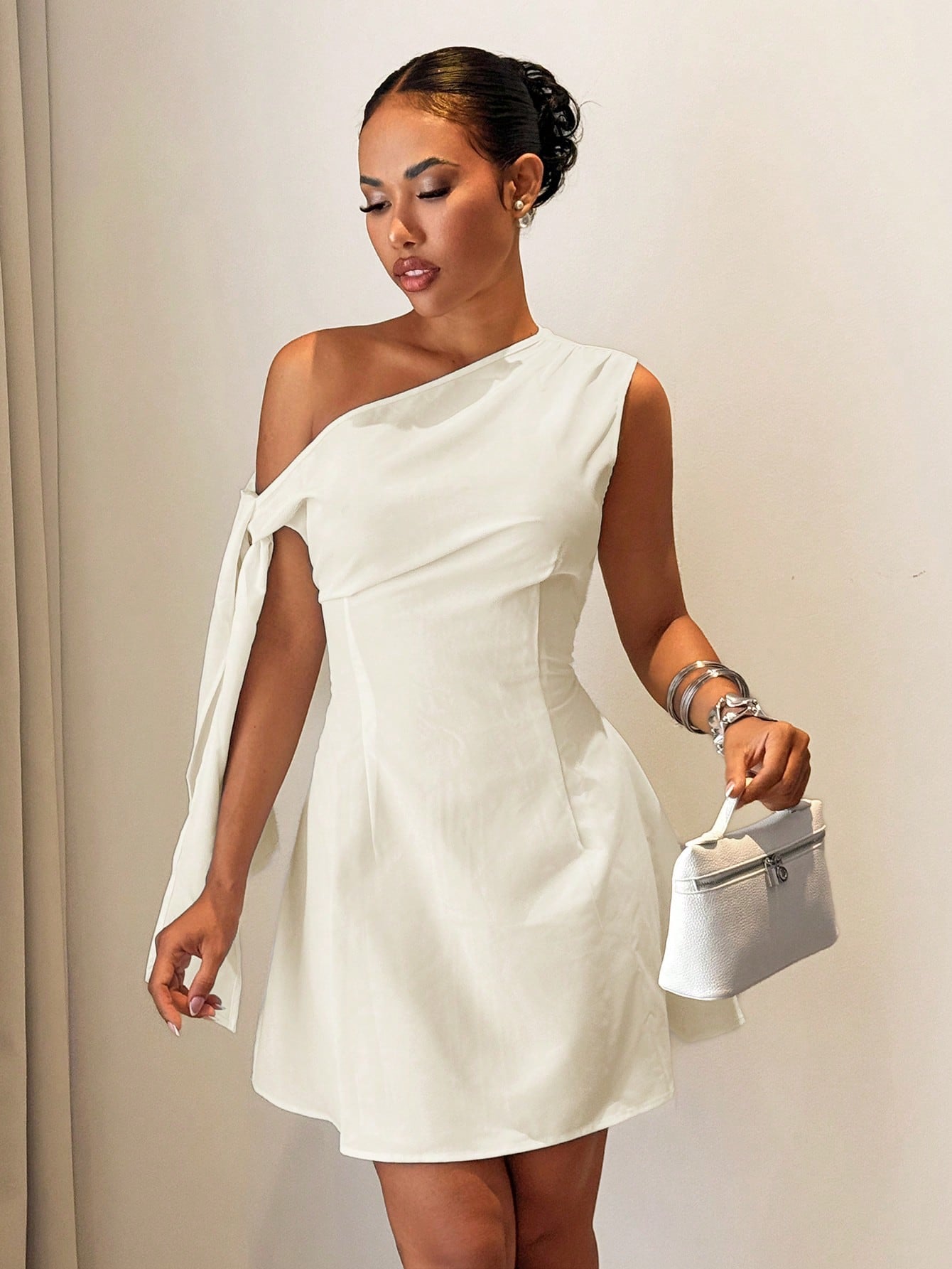 Slaydiva Elegant Off-White Summer Women Mini Dress,One-Shoulder Tie-Waist A-Line Fitted Bar Party Dress,Perfect For Wedding Guest,Vacation,Beach,Boho-B Style