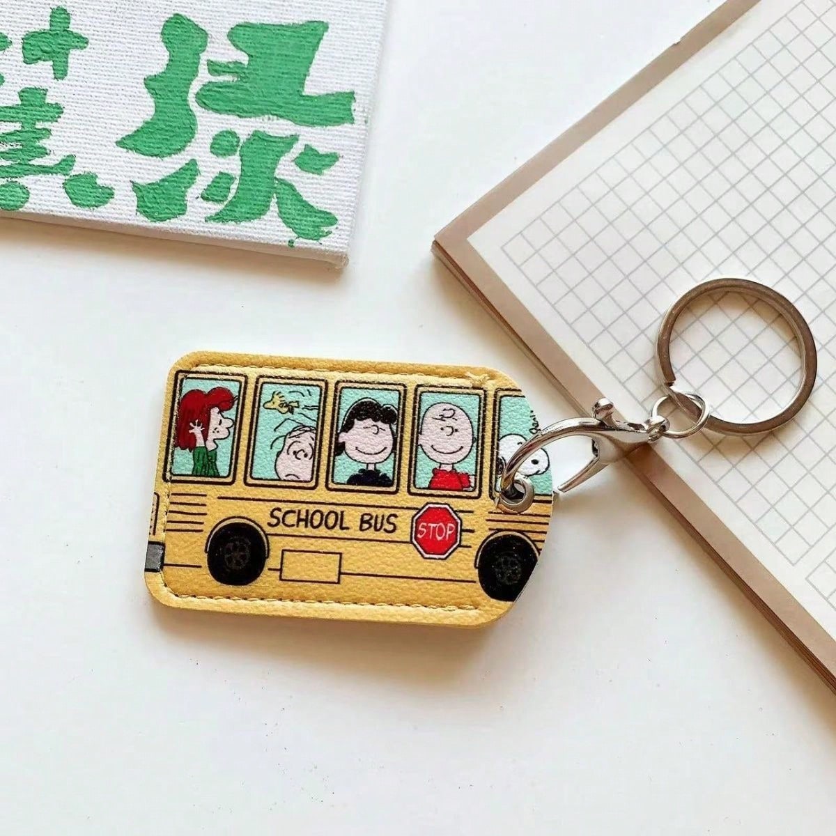 SNOOPY 1pc 's Mini School Bus Shaped Keychain With Cute Decorations The Perfect Little Gift For Fans, Family, And Friends, A White Valentine's Day Gift For Girls' Day, And An Easter Gift