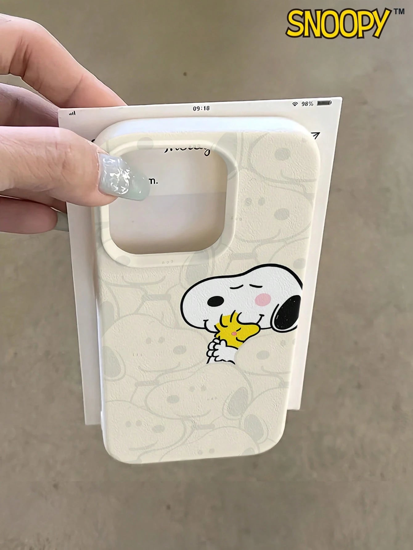 Snoopy Cartoon Design Phone Case With A Textured Leather Finish, Compatible With IPhone17/16/15/14/13 Pro/Pro Max Models. Made Of TPU Material, It Makes A Great Holiday Gift.