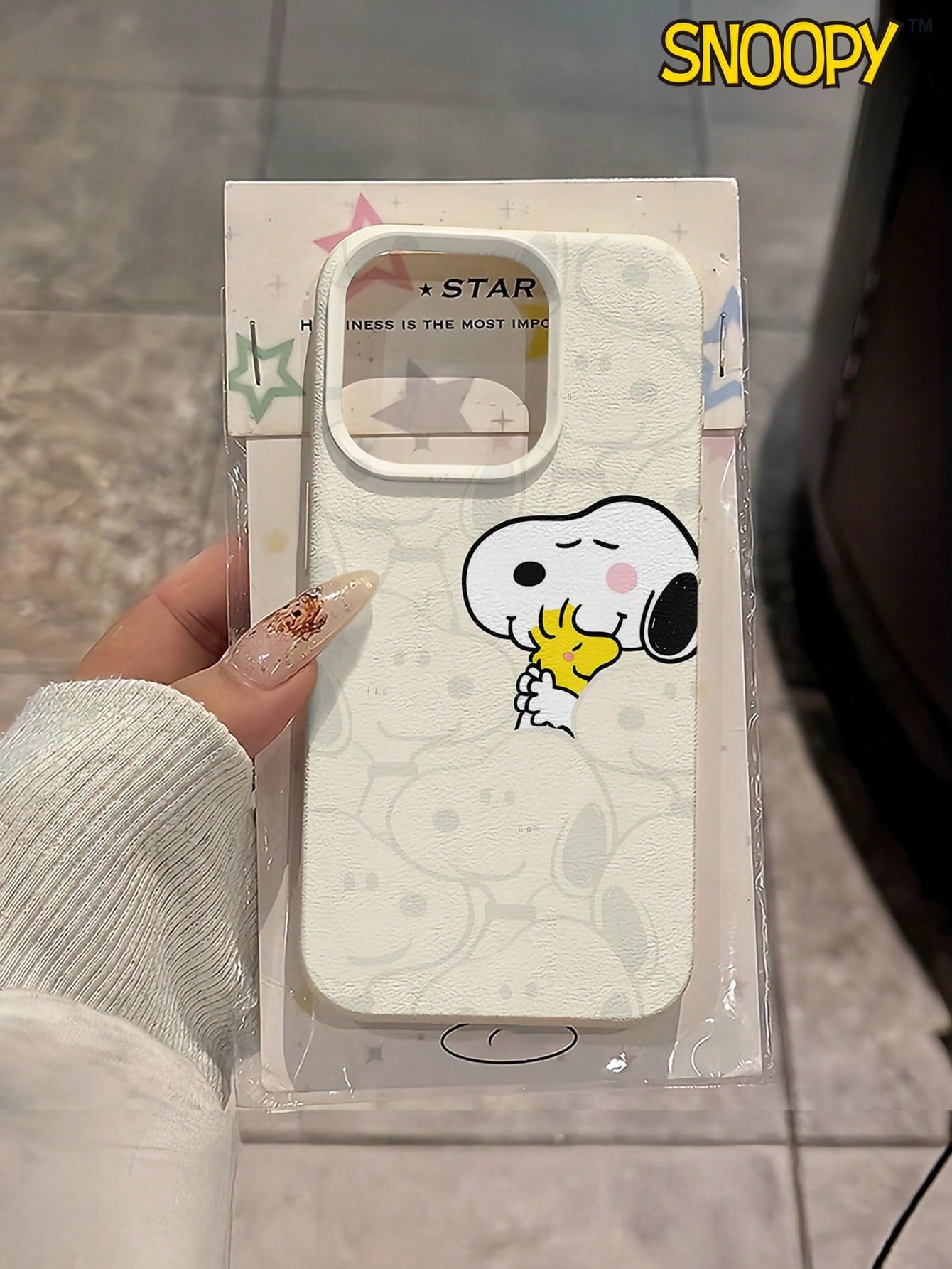 Snoopy Cartoon Design Phone Case With A Textured Leather Finish, Compatible With IPhone17/16/15/14/13 Pro/Pro Max Models. Made Of TPU Material, It Makes A Great Holiday Gift.