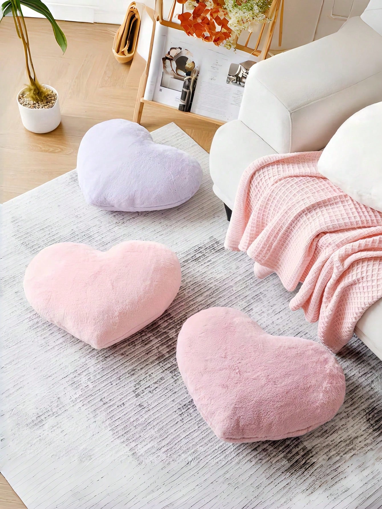 Soft & Cute Faux Rabbit Fur Heart Shaped Throw Pillow, Suitable For Bedroom, Sofa And Bed In Spring/Summer, Thoughtful Mother's Day Gift For Mom, Light Pink