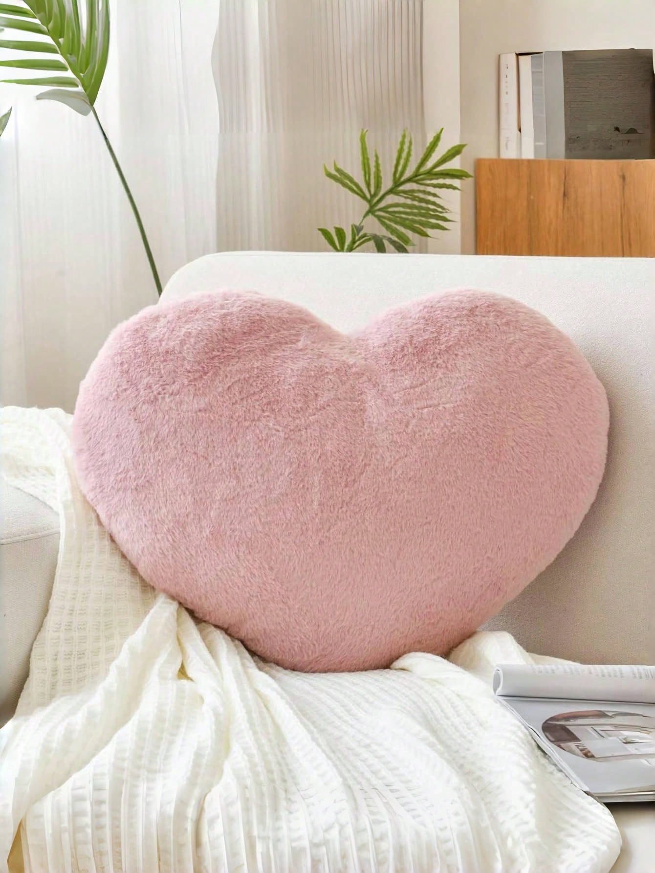 Soft & Cute Faux Rabbit Fur Heart Shaped Throw Pillow, Suitable For Bedroom, Sofa And Bed In Spring/Summer, Thoughtful Mother's Day Gift For Mom, Light Pink