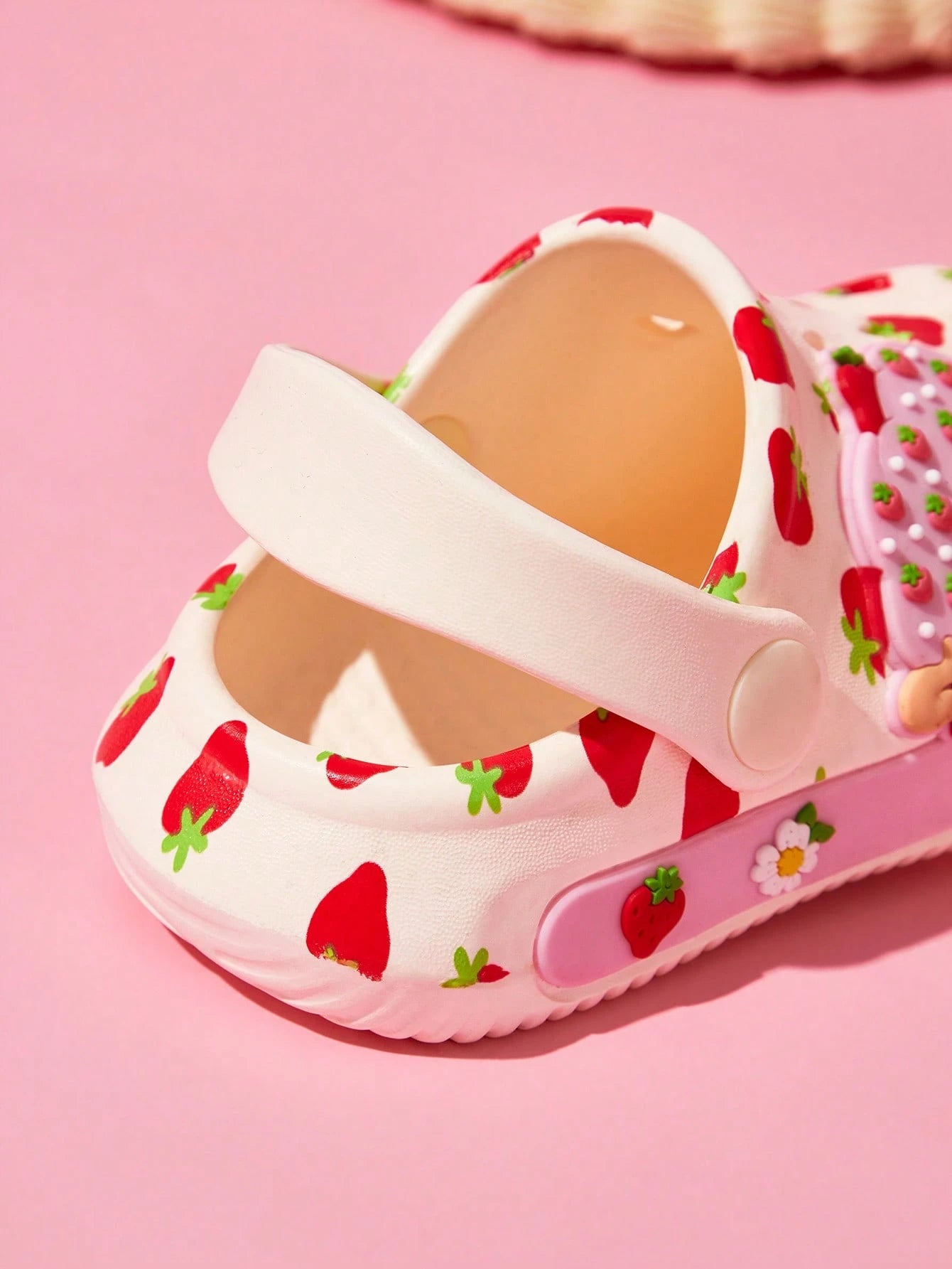 Strawberry Shortcake X Cute Cartoon Pink Strawberry Girl Children's Grip Enhancement Garden Toddlers And Babies Breathable Quick Drying Water Shoes, Lightweight Durable EVA Material, Playground