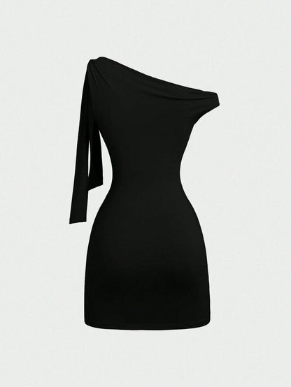Sweetra Women's Oblique Shoulder Flounce Sexy Bodycon Dress, Waist Cinching, Bodycon, French Chic Mini Dress