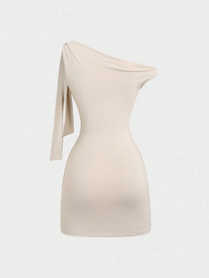 Sweetra Women's Oblique Shoulder Flounce Sexy Bodycon Dress, Waist Cinching, Bodycon, French Chic Mini Dress