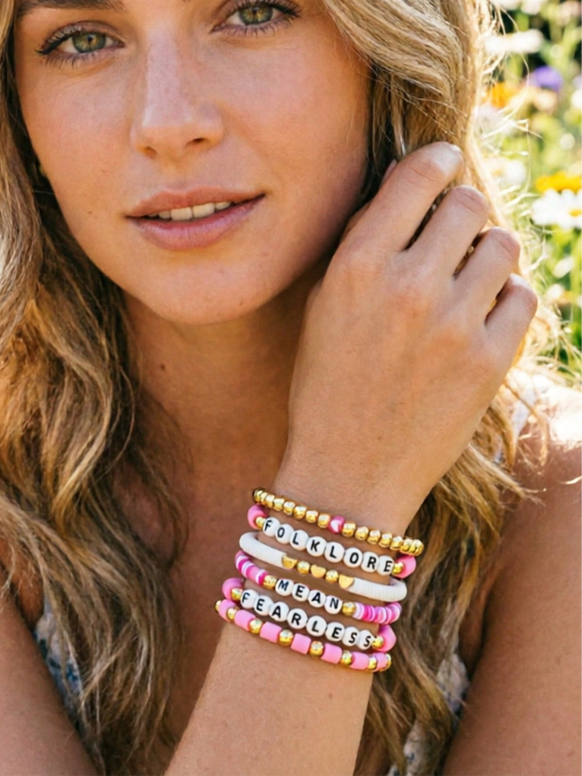 Taylor Swift's Tour Collection: Colorful Handmade Letter Bead Bracelet Is Perfect For Taylor Swift Fans As An Accessory For Concert Outfits. The Elastic Bead String Bracelet Is Suitable For Party Gift