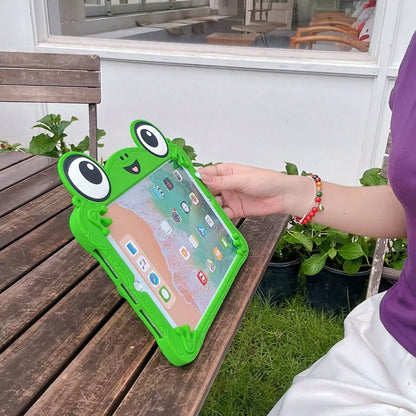 This Exquisite Cartoon Big-Eyed Frog Silicone Protective Case Is Suitable For IPad Air 4/5 10.9 Inch, 7/8/9 10.2 Inch, (A16) 11 Inch (11th Gen, 2025 Model), And. The Cute Style Is Perfect For Back To