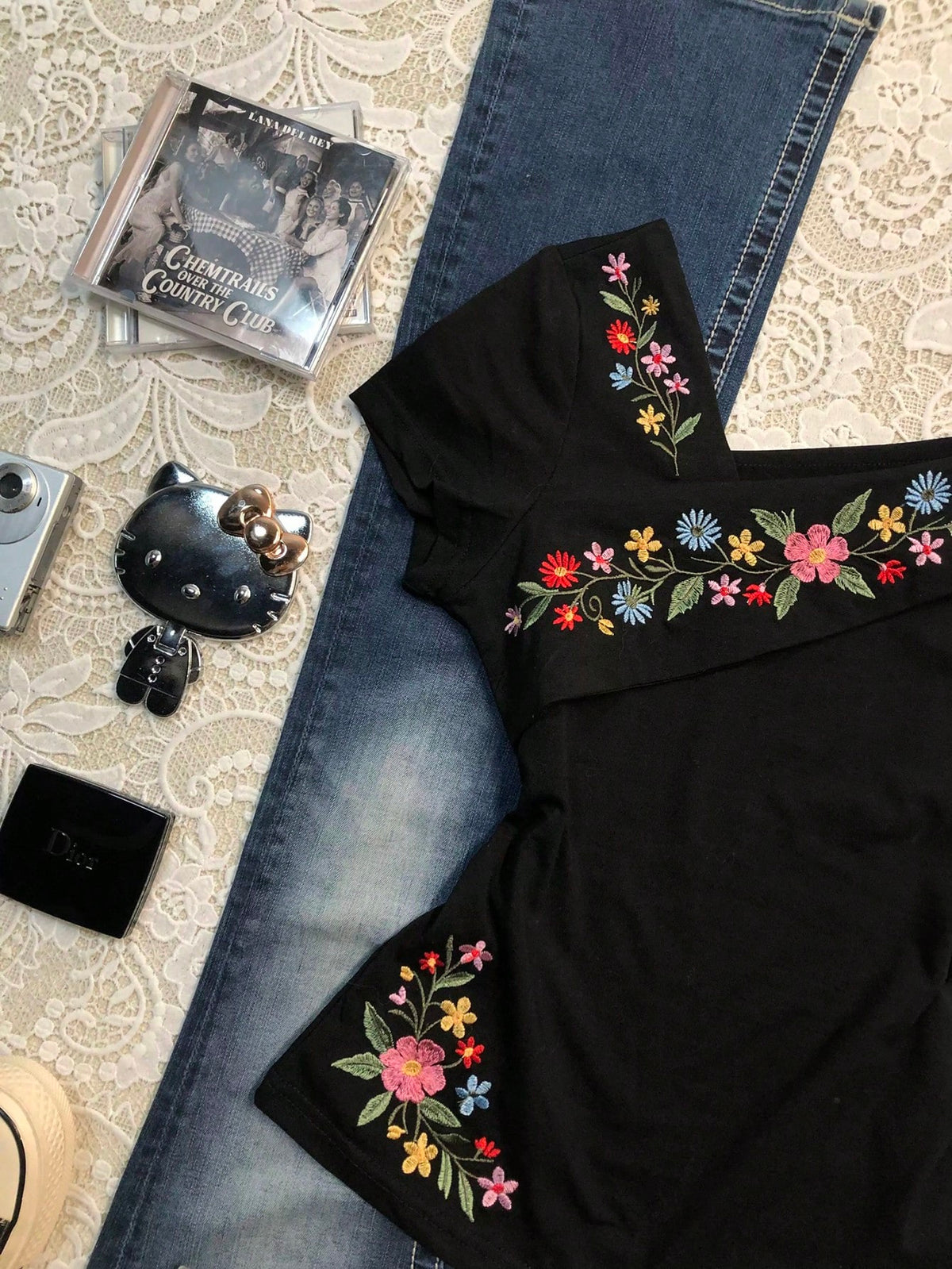 Trelyra Women's French Vintage Print T-Shirt, Summer Slim Fit Flattering Black Short Sleeve Design Top, Niche Style