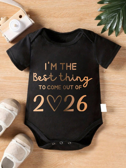 Unisex Baby Short Sleeve Bodysuit I'm The Best Thing To Come Out Of 2026 Heart Letter Print Newborn Triangle Romper Infant Summer One Piece Outfit