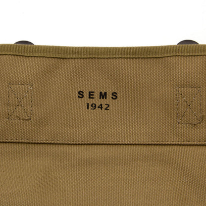 Reproduction US WWII M36 Musette Bag, 100% canvas, olive drab, Inside has 4 compartments, back has a compartment, side pocket
