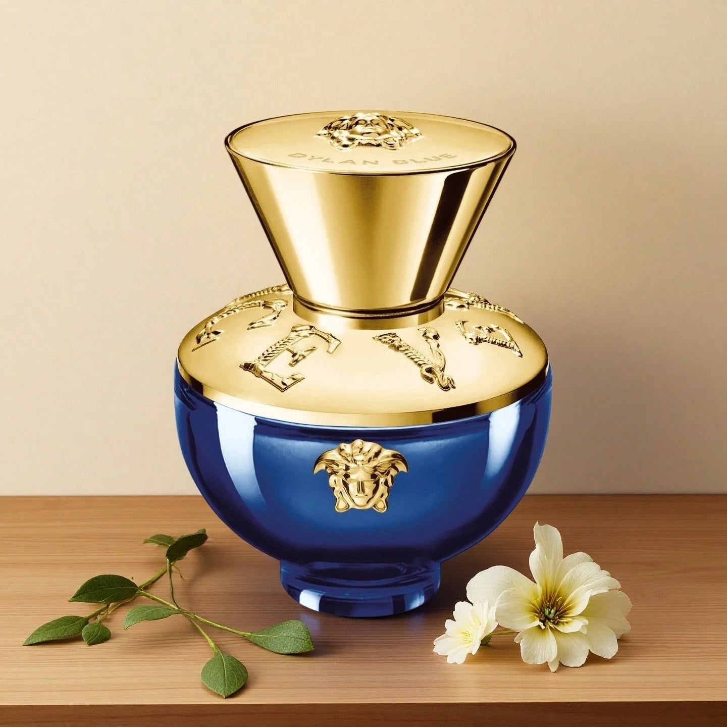 Versace Dylan Purple Pour Femme EDP Natural Spray For Women, 100 Ml/ 3.4 Fl Oz, Floral Fresh Warm Spicy Fragrance With Box