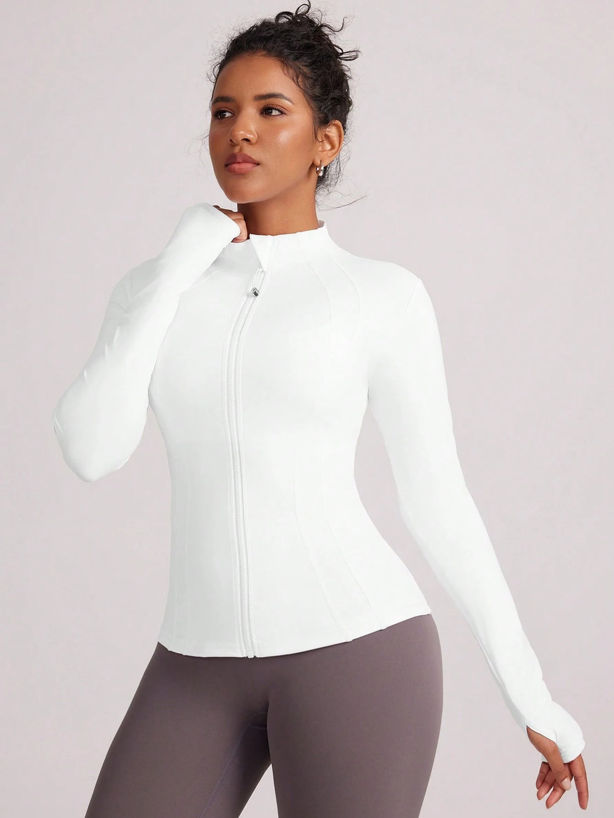 VUTRU Women's Fitted Athletic Jacket With Thumb Holes And Stand Collar White Spring Sports