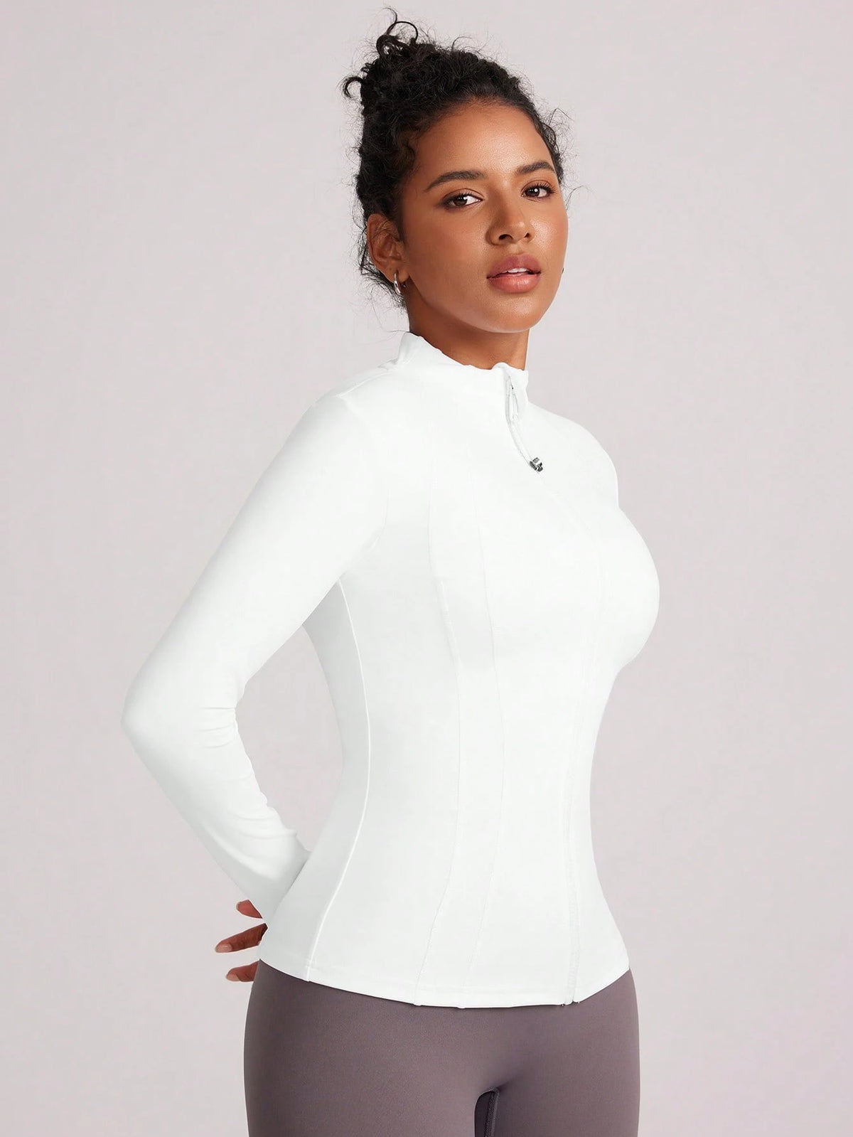VUTRU Women's Fitted Athletic Jacket With Thumb Holes And Stand Collar White Spring Sports