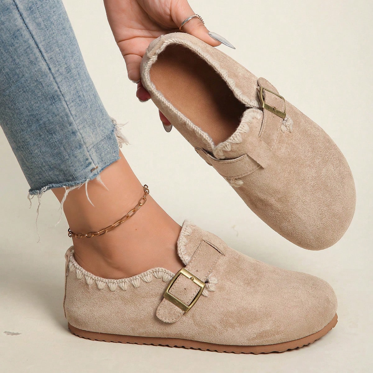 Women'Retro Round-Toe Flat Shoes With Buckle Closure, Solid Color Textured PU Upper, Cushioned Insole, Non-Slip Rubber Sole