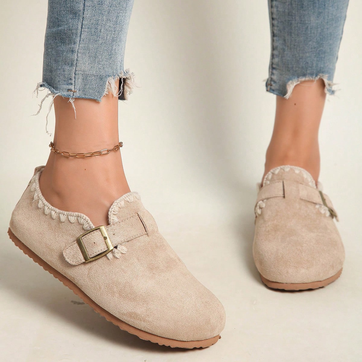 Women'Retro Round-Toe Flat Shoes With Buckle Closure, Solid Color Textured PU Upper, Cushioned Insole, Non-Slip Rubber Sole